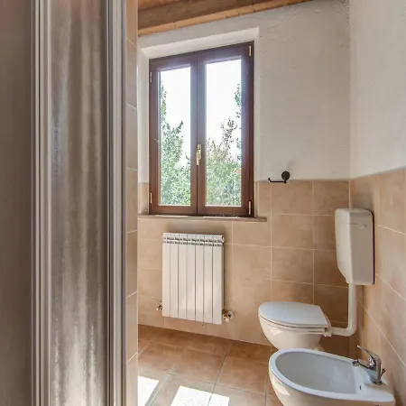 Сasa de vacaciones Inviting Holiday In With Garden Serra SantʼAbbondio
