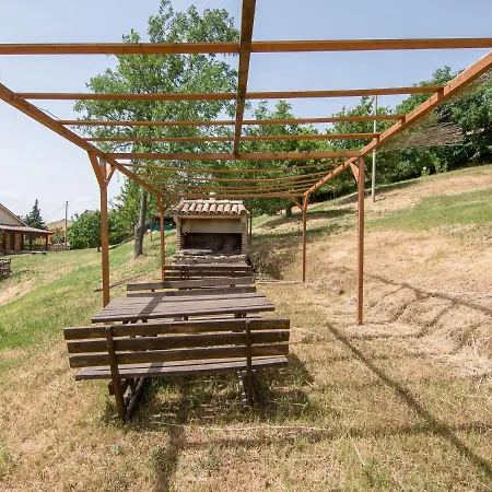 Сasa de vacaciones Inviting Holiday In With Garden Serra SantʼAbbondio