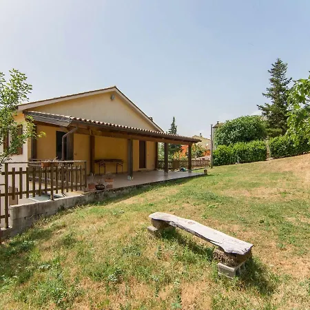 Сasa de vacaciones Inviting Holiday In With Garden *