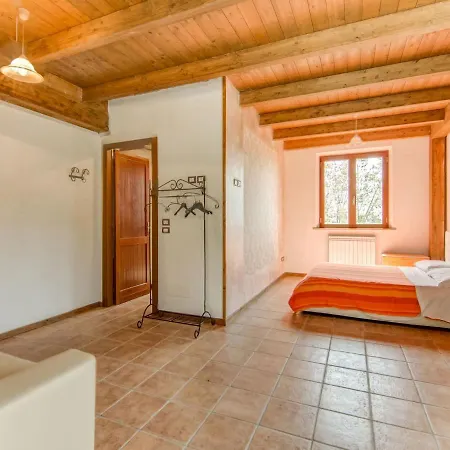 Inviting Holiday In With Garden *