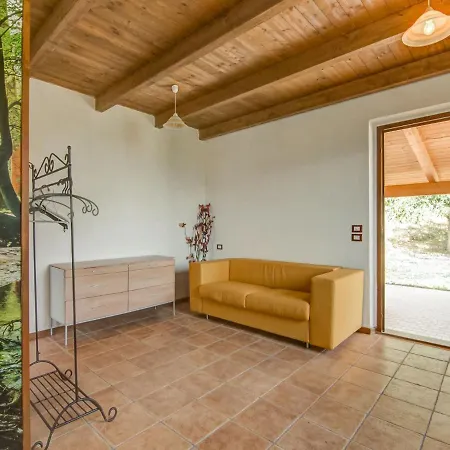 Inviting Holiday In With Garden *