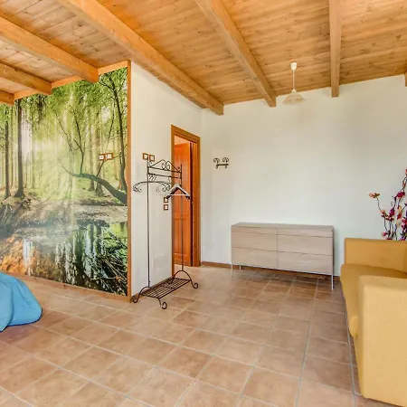 Inviting Holiday In With Garden *