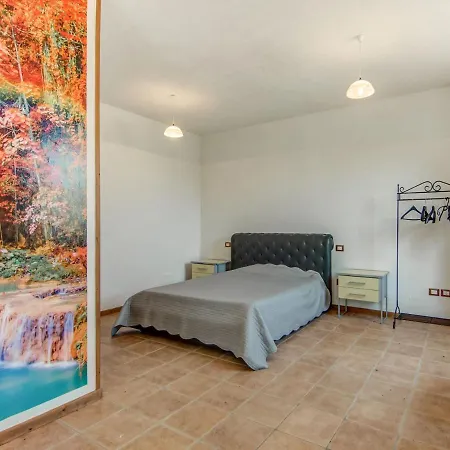 Casa de Férias Inviting Holiday In With Garden Serra SantʼAbbondio