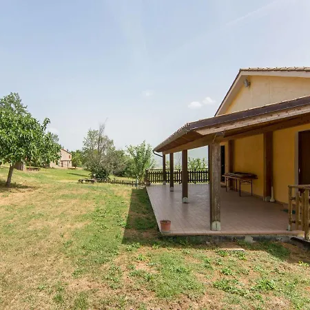 Сasa de vacaciones Inviting Holiday In With Garden Serra SantʼAbbondio