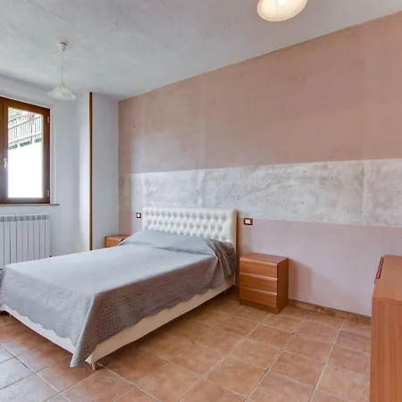Casa de Férias Inviting Holiday In With Garden Serra SantʼAbbondio