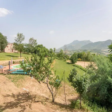Inviting Holiday In With Garden * Serra SantʼAbbondio