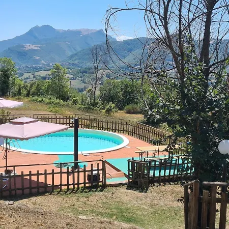 Casa de Férias Inviting Holiday In With Garden Serra SantʼAbbondio